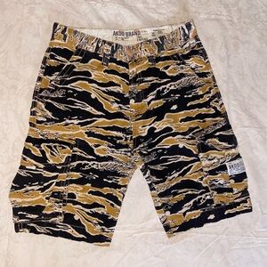 AKOO Tiger Camo Cargo Shorts Sz. 32